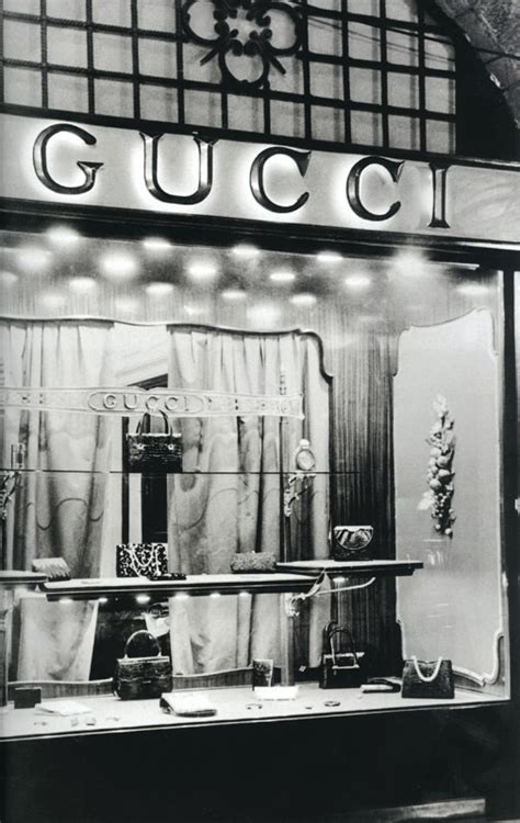 tutti i loghi gucci|Un secolo di Gucci raccontato in 10 tappe fondamentali.